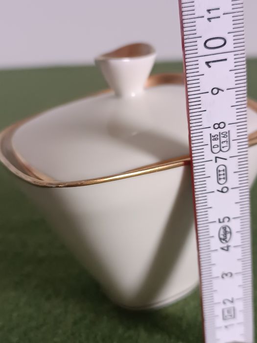 Stara cukiernica porcelana że złoceniami