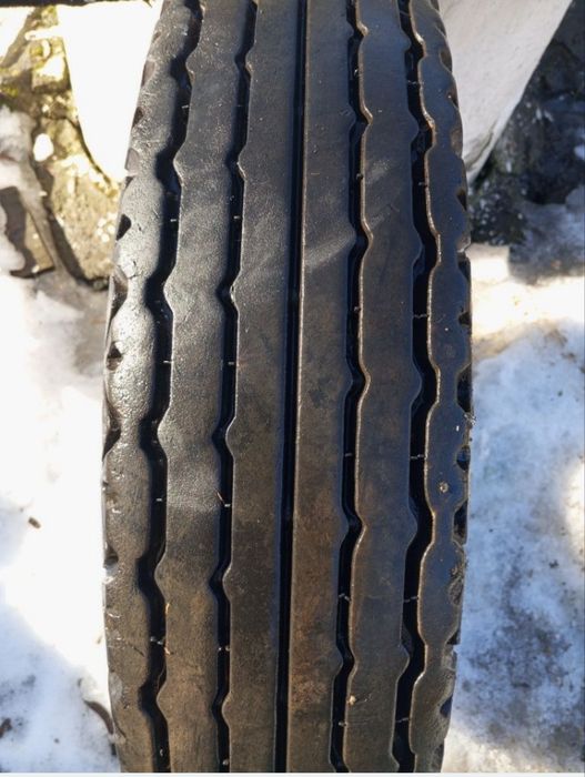 Продам шину 215-381