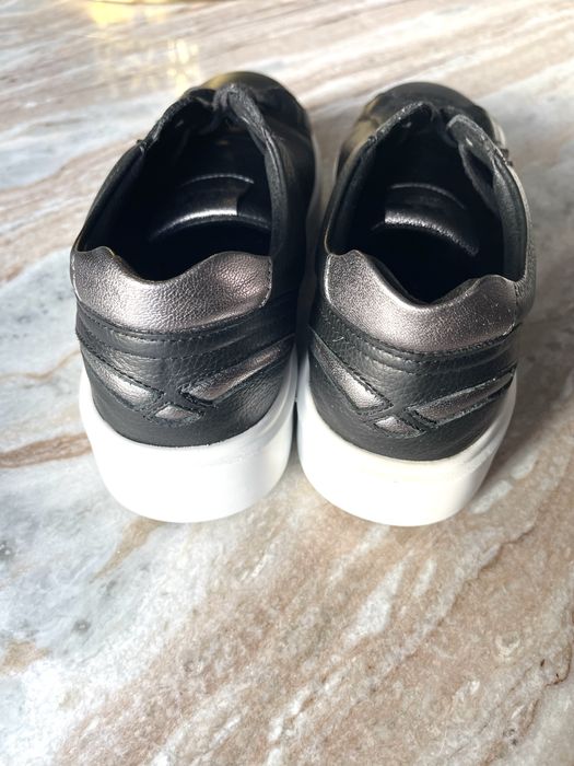 Ténis em Pele Preta SLS – Tamanho 38