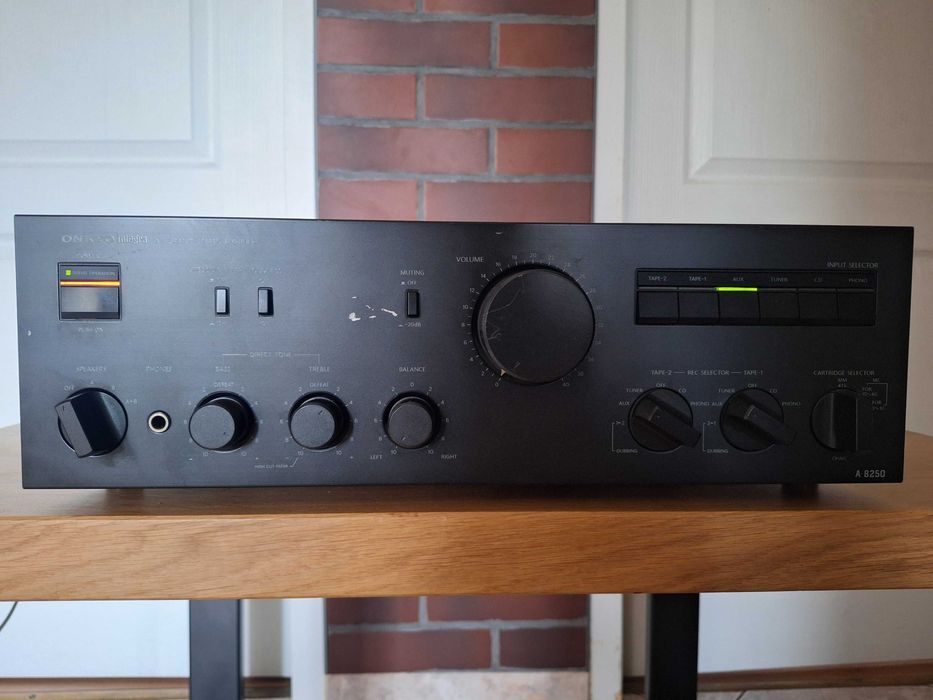 wzmacniacz Onkyo A-8250