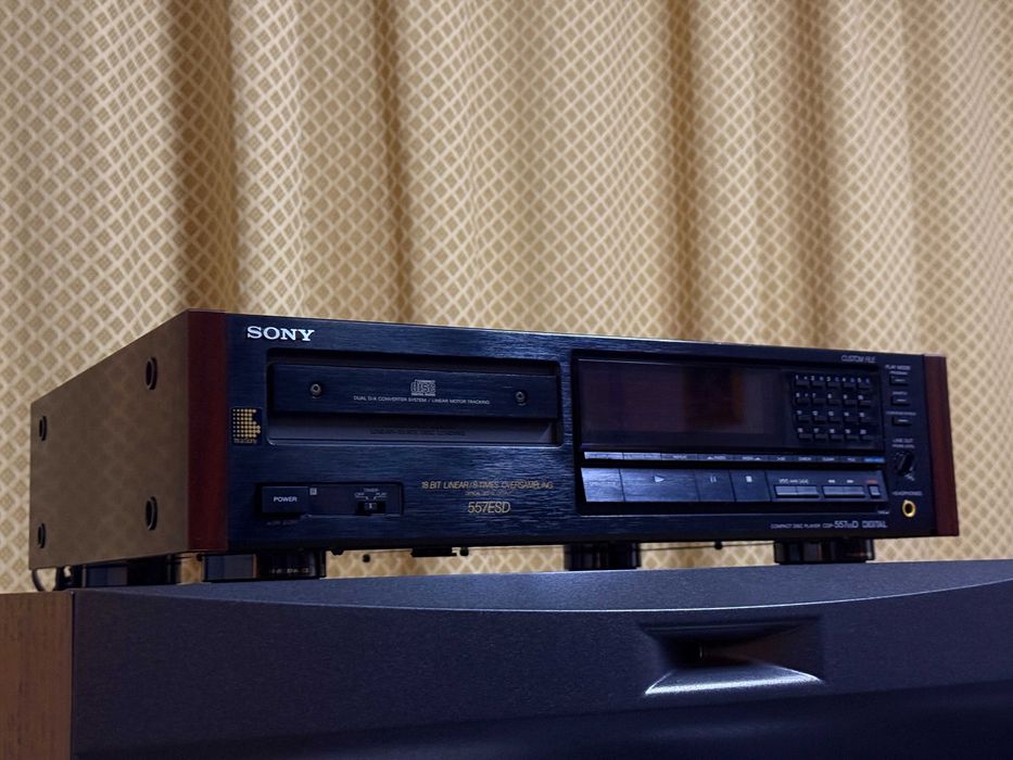Sony CDP-557ESD (серія ES, Made in Japan) - 220 в , пульт.