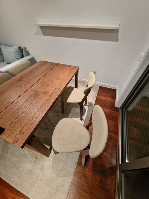 Mesa de jantar com 4 cadeiras