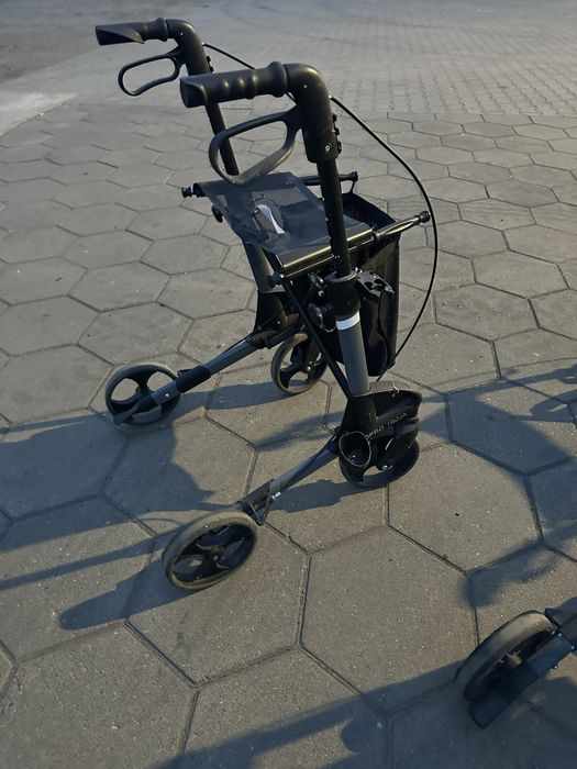 Chodzik inwalidzki czterokolowy