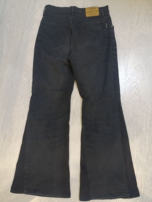 черные джинсы клеш