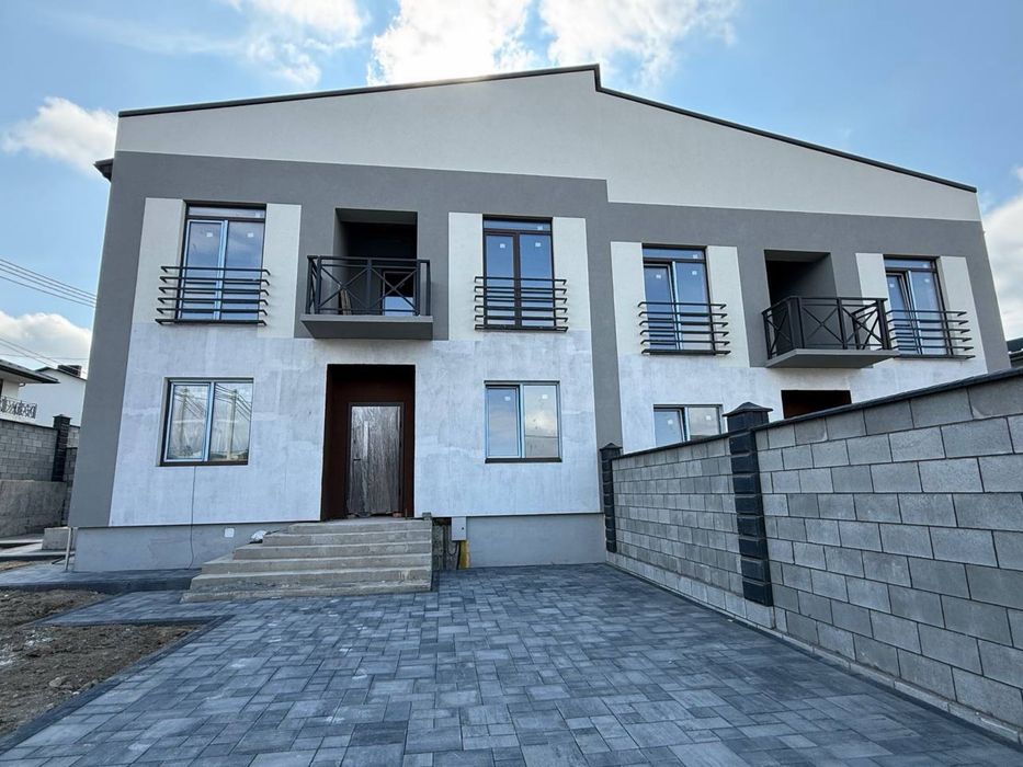 Продаж котеджів з міськими комунікаціями
