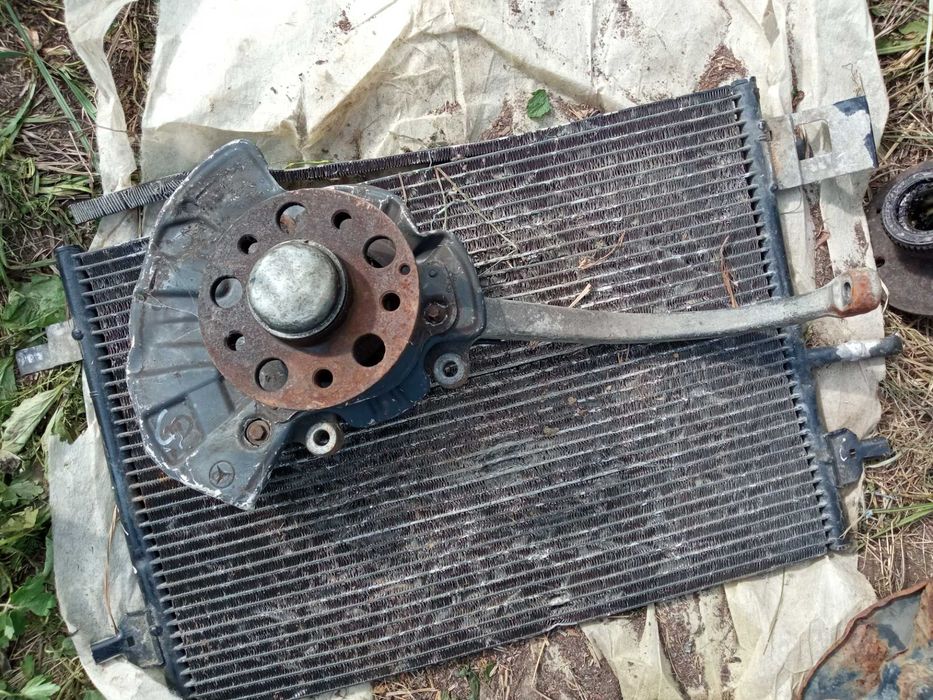 Поворотний кулак цапфа перед Mercedes W220 S320 CDI 2205460143