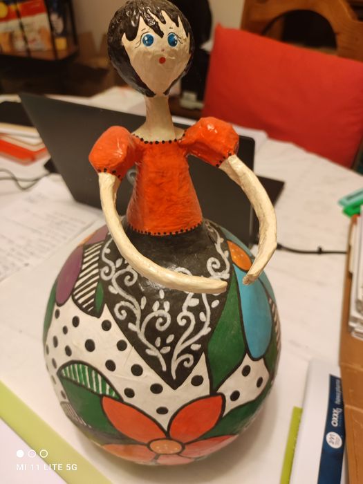 Artesanato em cartão pintado à mão