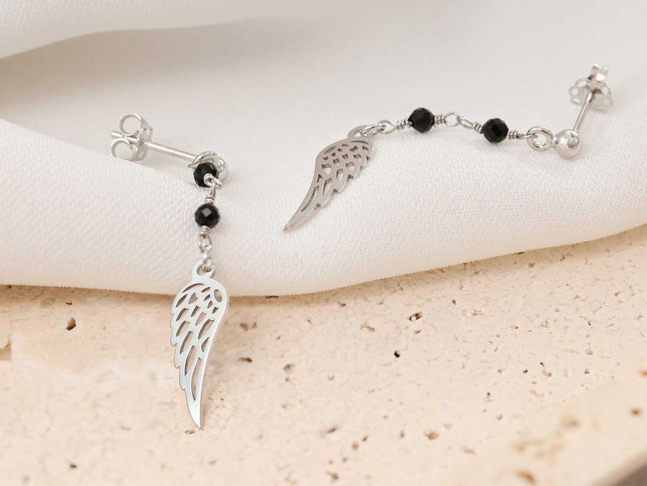 Kolczyki srebrne w wiszącymi ażurowymi skrzydłami na sztyfcie