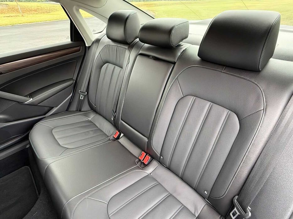 Volkswagen Passat Limited Edition      2022