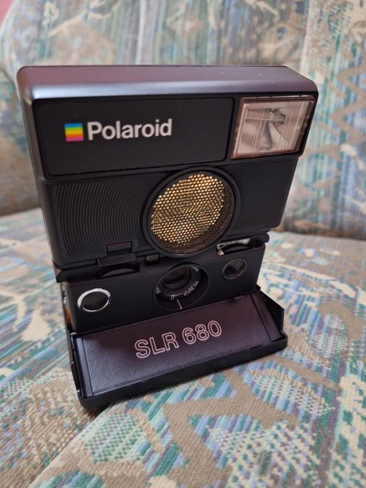 Stary aparat natychmiastowy Polaroid SLR 680