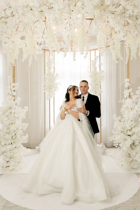 Весільна сукня.