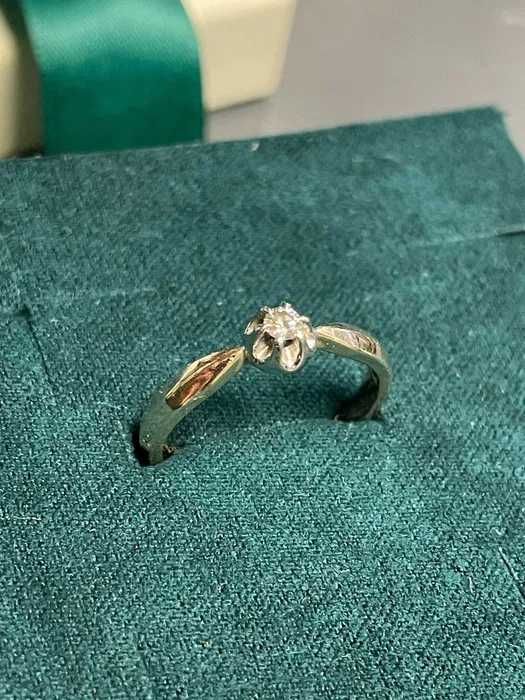 Złoty pierścionek zaręczynowy z diamentem YES 14kt 2,11g 0,06ct r.11