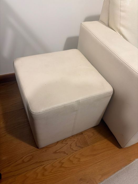 Sofa 3 lugares + pufe em couro