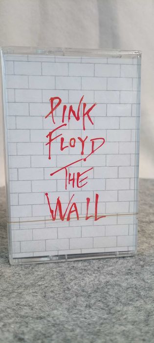 - The Wall - plus emblemat Pink Floyd