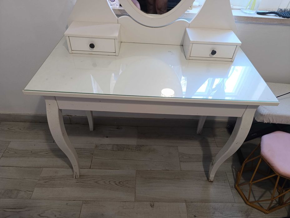 Mesa com espelho