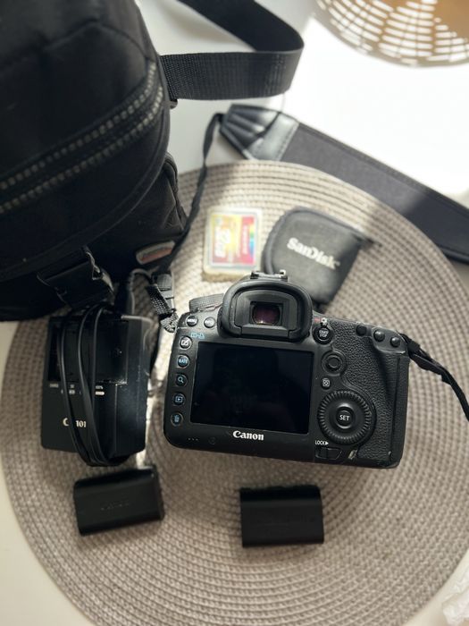 Фотоапарат Canon Eos 5D Mark III