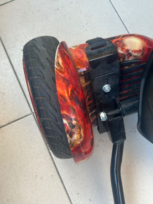 Hoverboard com cadeira muito pouco uso.