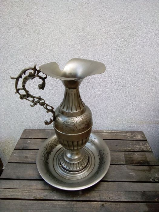 Ancient Pitcher + Cup - Shell-shaped439426995161016320