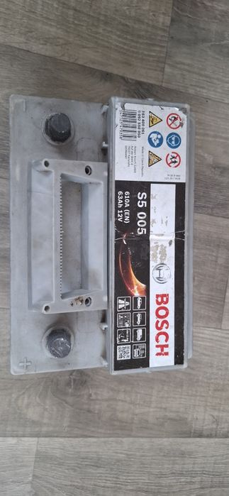 Автомобильный аккумулятор Bosch S5 005.