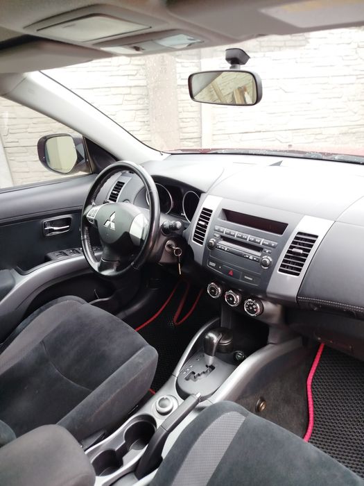 Mitsubishi Outlander XL 2012