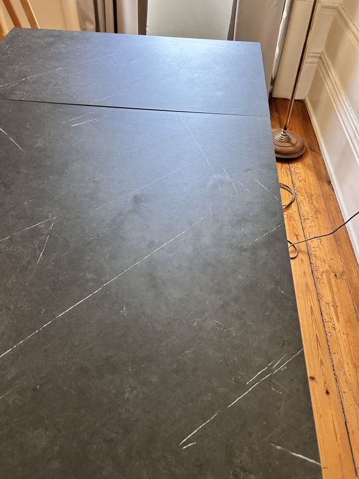 Mesa de jantar em madeira