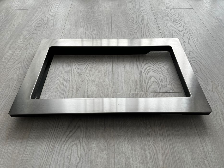 Kuchenka mikrofalowa Samsung FG87SUST - Ramka ozdobna