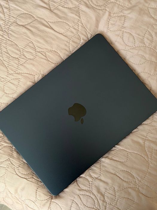 Продам Apple MacBook Air M4
