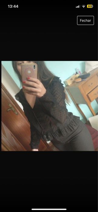 Blusa preta com pormenores
