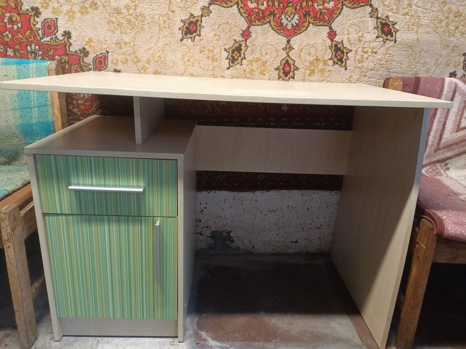 Продам письменный стол