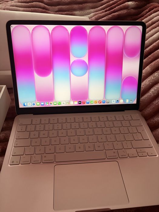Macbook Neo Róż 8GB RAM. 512GB
