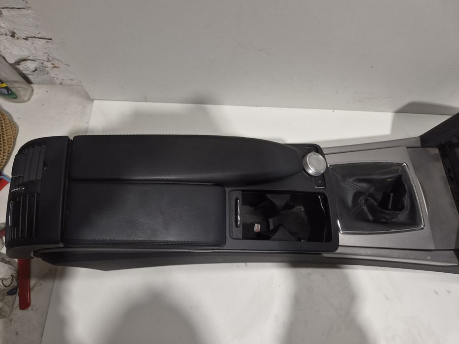 Tunel środkowy Mercedes Benz W212 A204.680.01.79