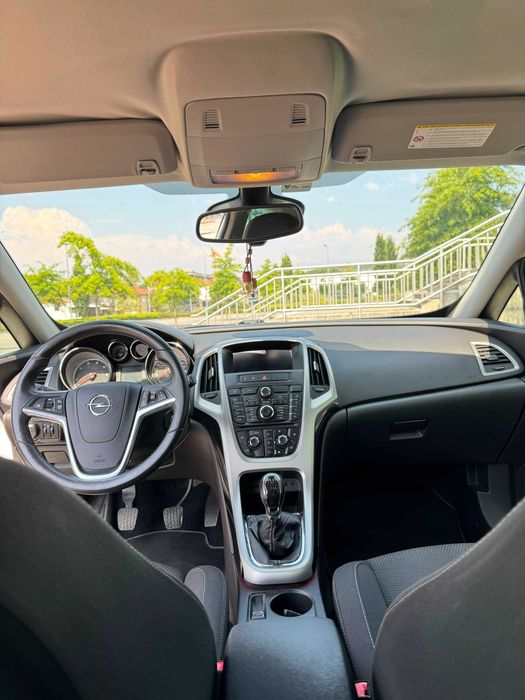 Opel Astra J GTC 1.7