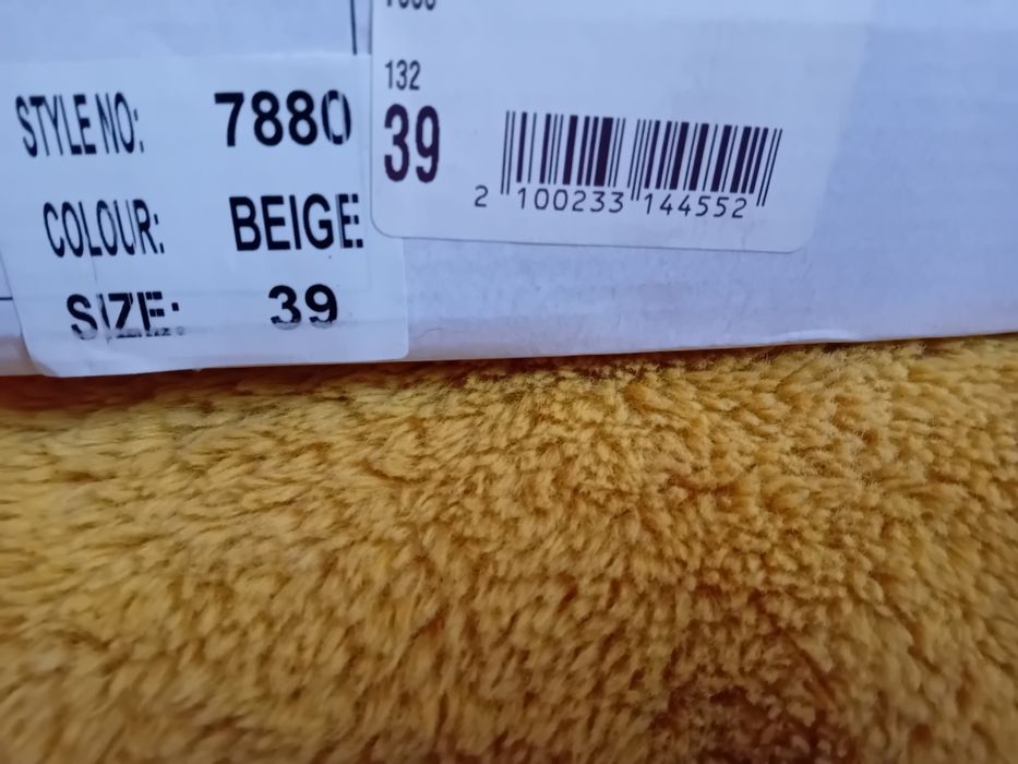 Nowe sneakery rozmiar 39