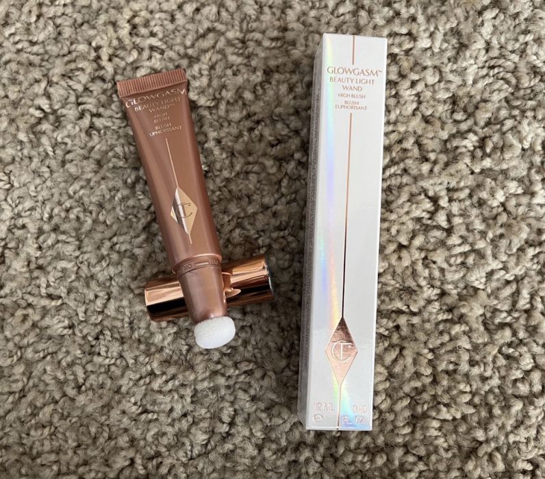 Charlotte Tilbury Pinkgasm róż do policzków Beauty Light Wand Glowgasm
