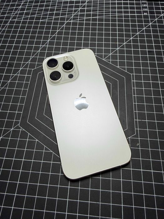 iPhone 15 Pro 128 GB – biały – stan idealny