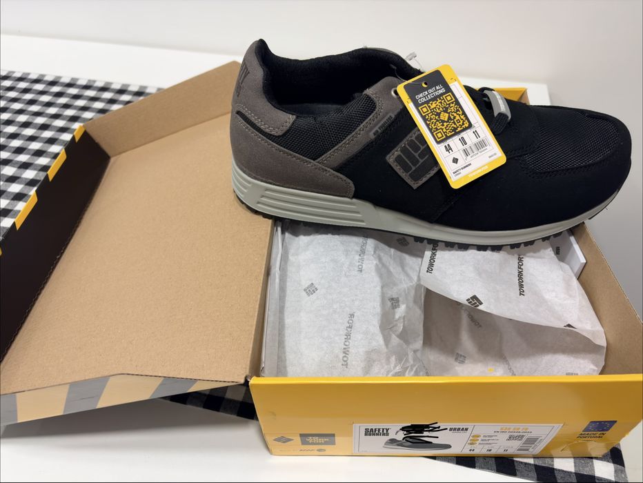 Vende se Bota 44