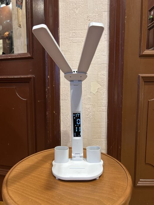 Світлодіодна настільна лампа з календарем на акумуляторі