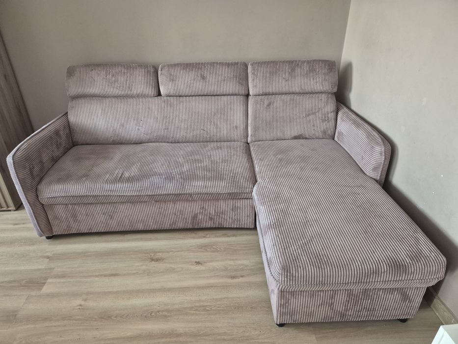 Naroznik poso z regulowanymi zagłówkami