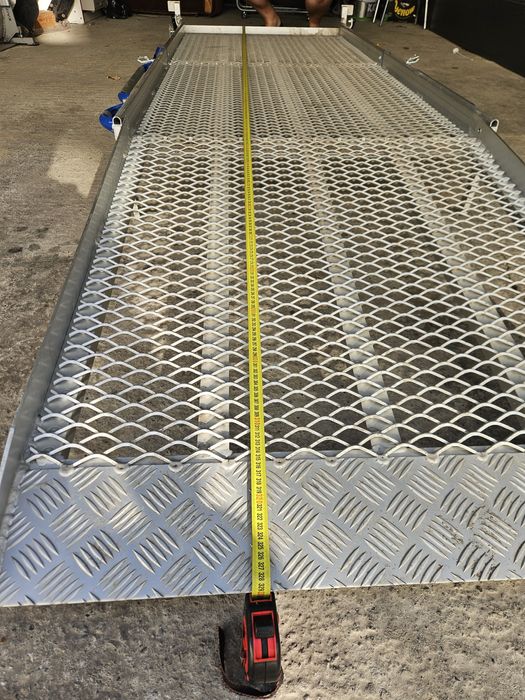 Пандус, трап або платформа для завантаження інвалідних візків