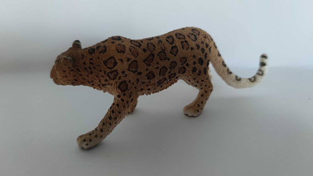 CollectA 88708 lampart amurski figurka kolekcjonerska amur leopard
