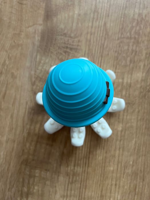 Gryzak ośmiornica Mombella niebiesko-biała zabawka