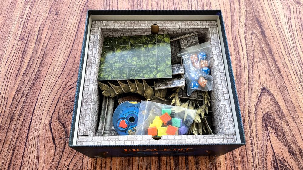 DESCENT: Legendy Mroku (3. edycja), insert druk 3D, karty w koszulkach