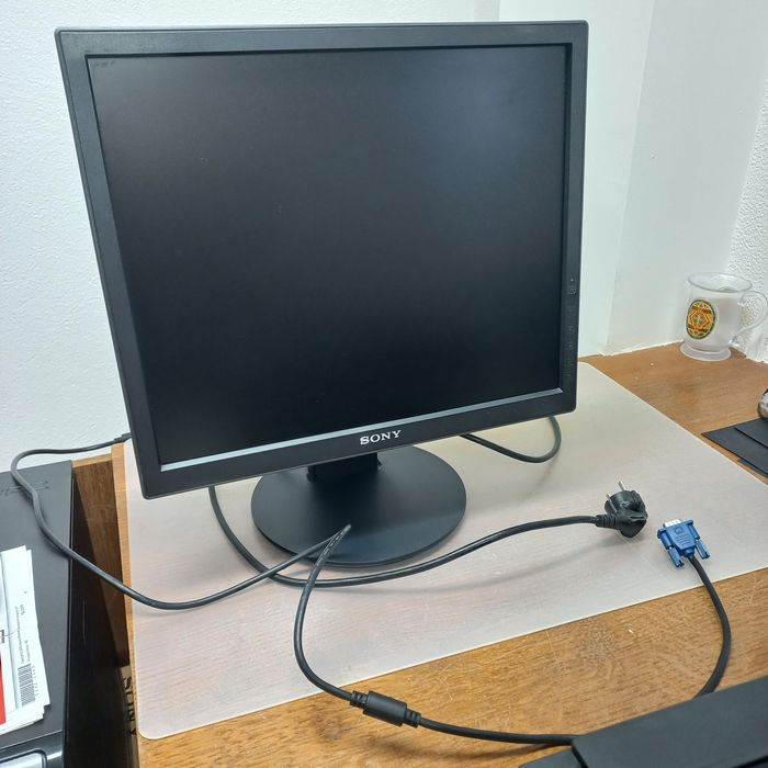 Monitor Sony e impressora Epson453714256059453440