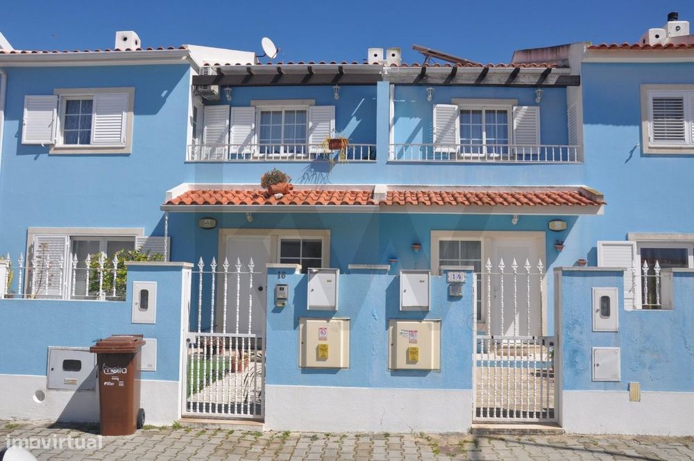 Moradia T3 com Espaço Exterior Generoso e Excelentes Acessos junto à P