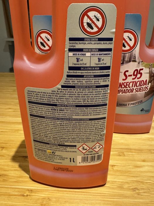 Insecticida para rastejantes como baratas, formigas….etc 100% eficaz