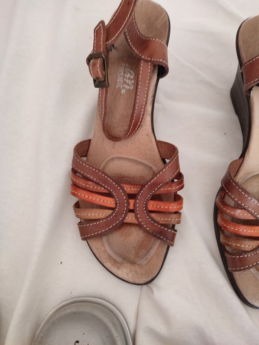 5 pares de sandálias