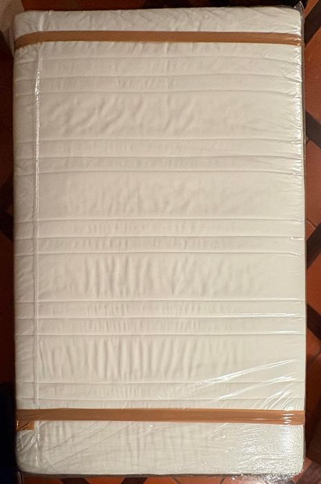 Cama + Colchão 140×200 cm