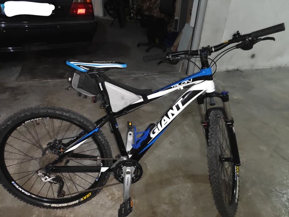 Bicicleta todo o terreno de marca "GIANT"