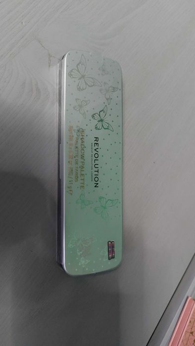 Makeup Revolution Precious Glamour paleta cieni do powiek