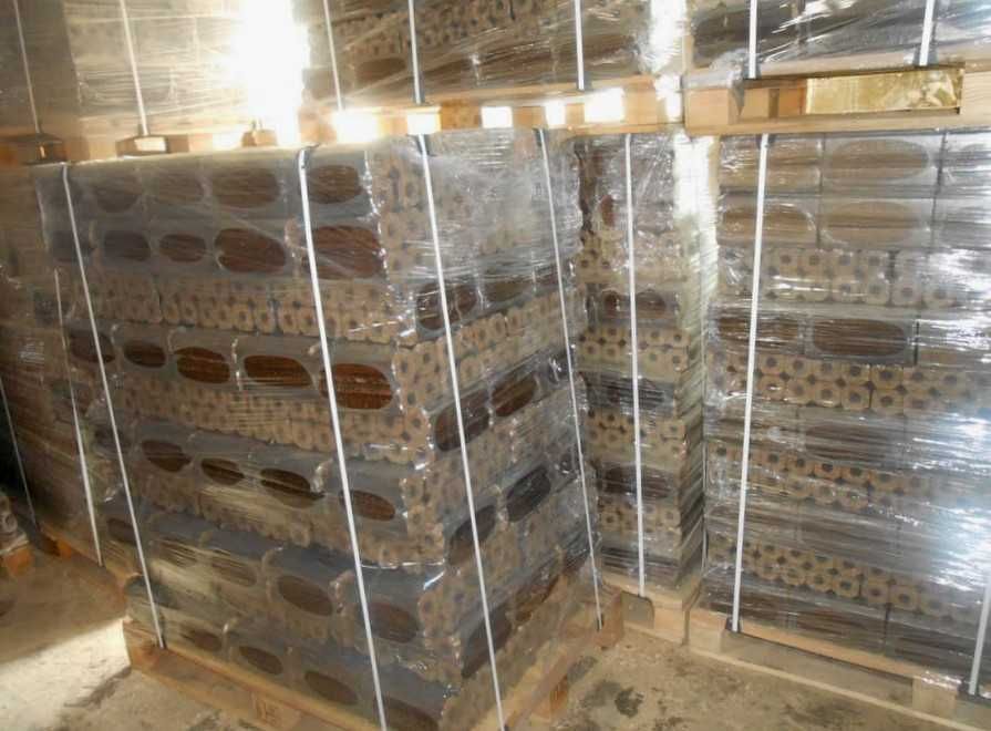 Брикети та пелети — сильна база для котлів і печей